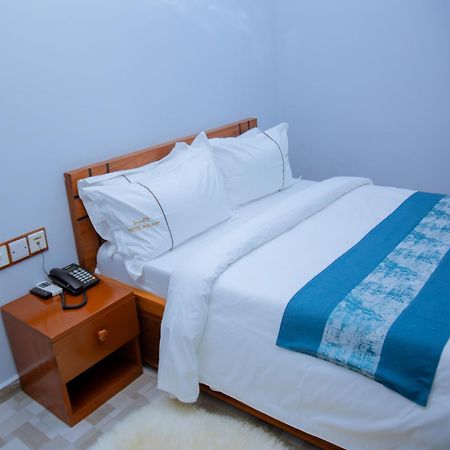 Hotel Rolax Dar es Salaam Exterior photo