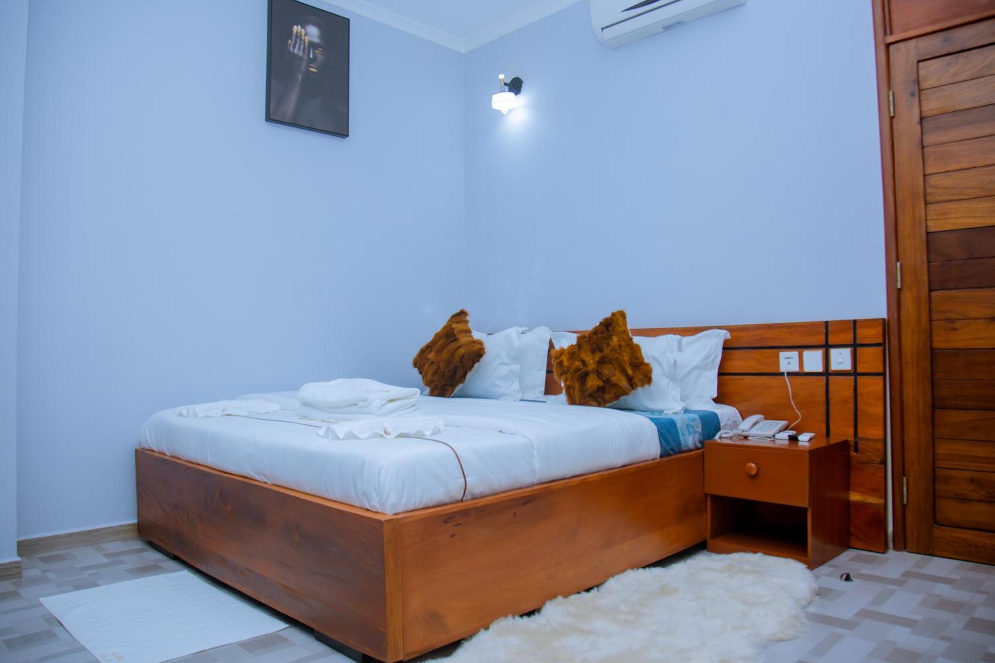Hotel Rolax Dar es Salaam Exterior photo